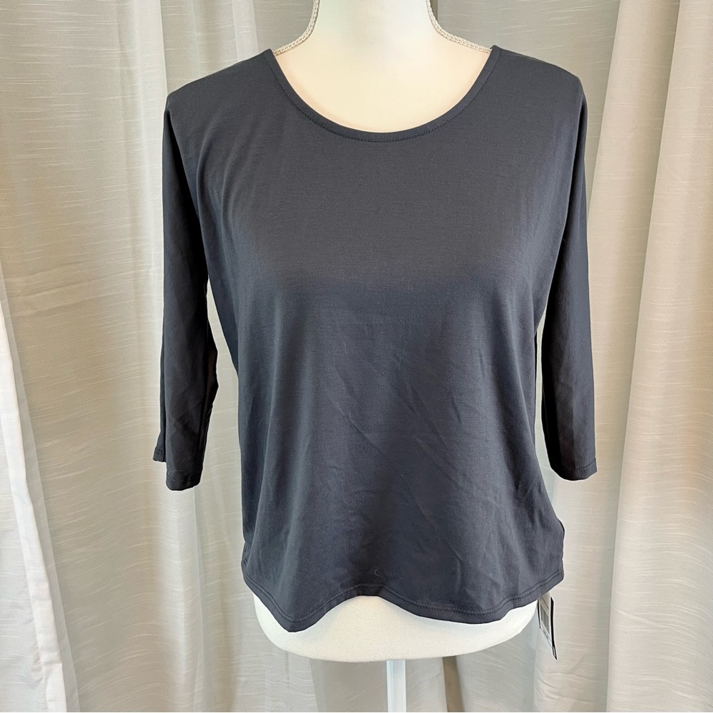 NWT ONZIE 3/4 Sleeve Drapey V Back Athletic Top Gray Size Medium